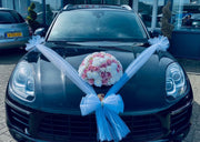Autodeco.nl - MACARIA Luxe Trouwauto Versiering Rozen met Tule Strikken- Auto Decoratie Bruiloft - Autodecoratie Trouwerij Huwelijk - Motorkap Versiering Trouwauto - Autobloemstuk Auto - Autoboeket - Bloemen op de Motorkap - Bloemen met Tule Strikken