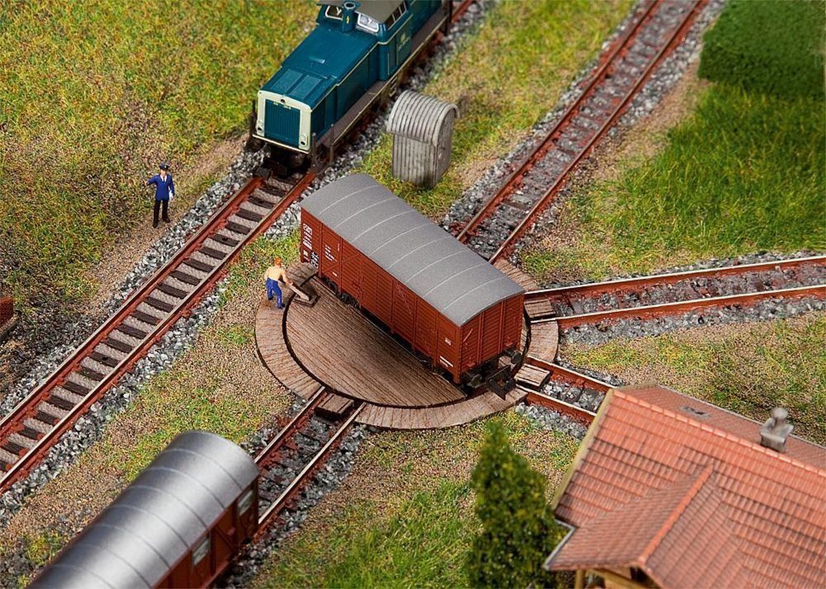 Faller - Kleine wagondraaischijf met servomotor-aandrijving