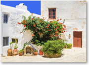 Charmante bloemenstraten van de oude stad op het eiland Naxos