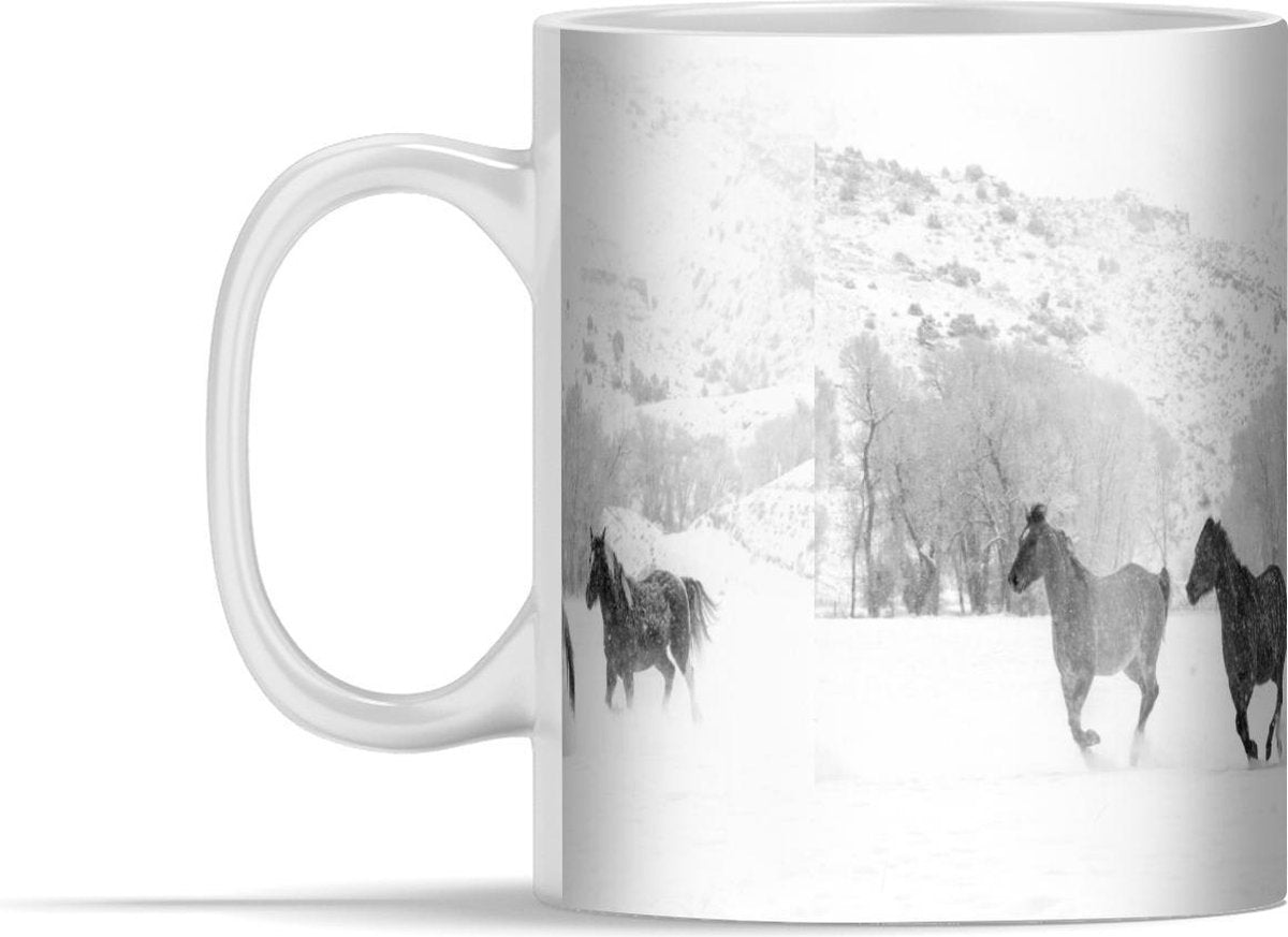 Mok - Kudde paarden in de sneeuw - zwart wit - 350 ml - Beker