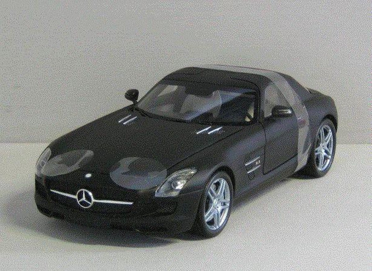 Mercedes-Benz SLS AMG 2010 - 1:18 - Minichamps