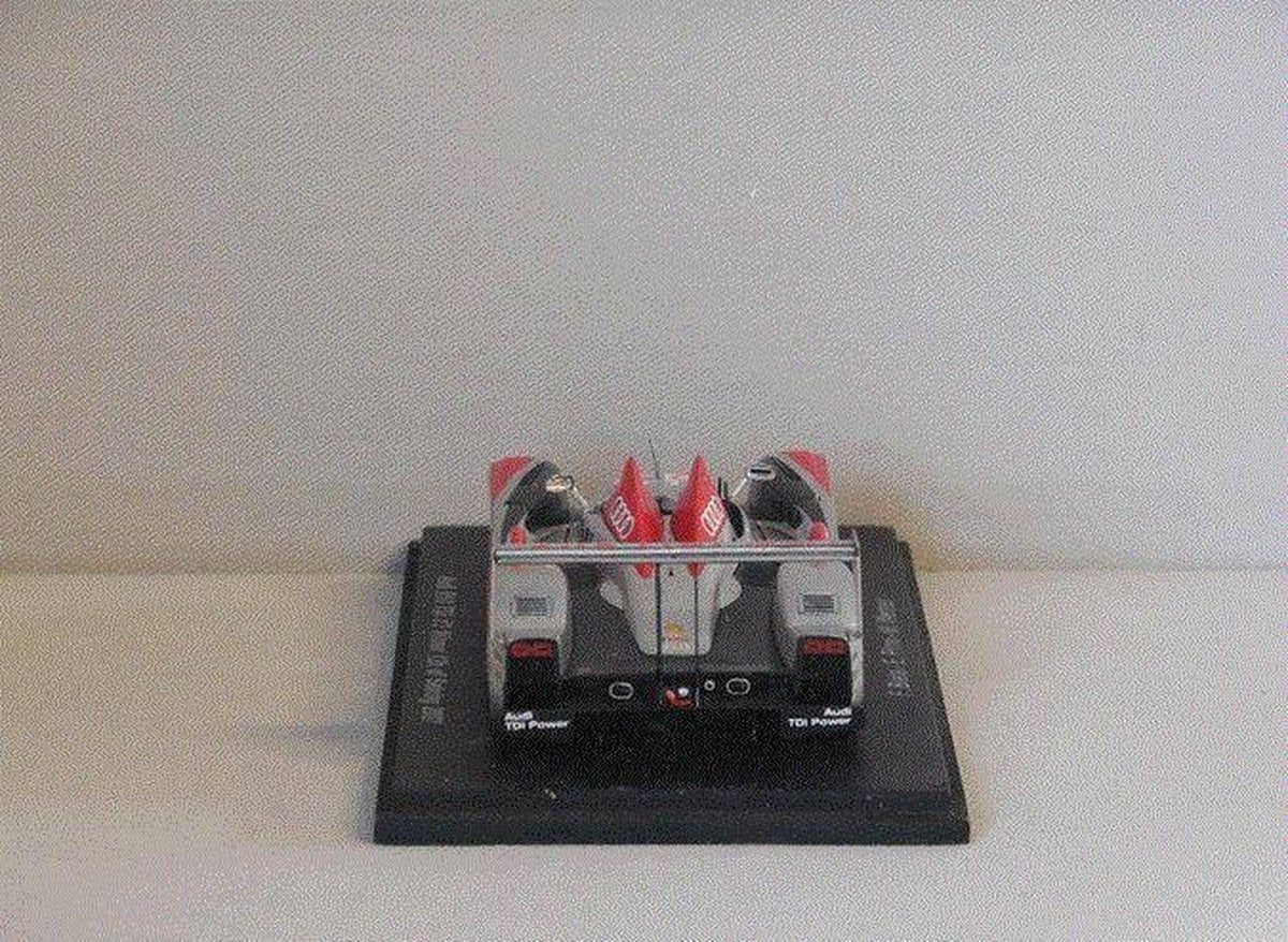 Audi R10 TDI #2 Winner 12h of Sebring 2007 - 1:43 - Spark