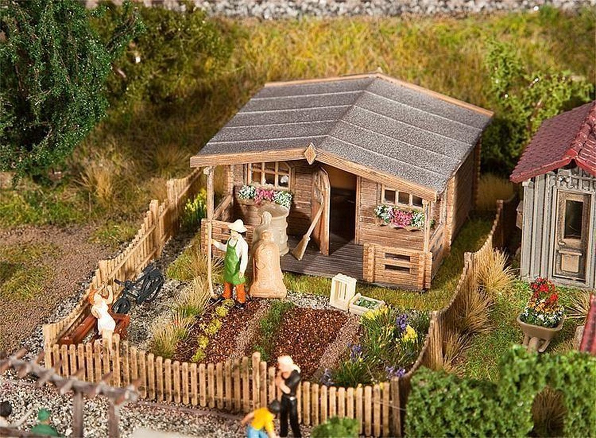 Faller - Volkstuin met groot tuinhuisje