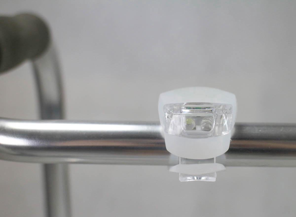 OBBOmed - Set - kwaliteit LED fietslampjes - passend op rollator - rolstoel - of natuurlijk fiets - voor en achter - MW-0800R en MW-0800W