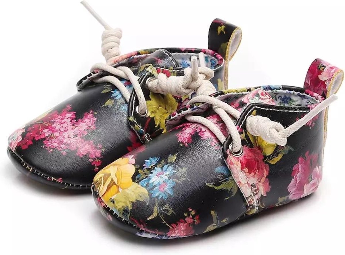 Babyschoentjes zwarte bloemenprint 0-6 maanden