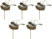5x Donkerbruin/witte stippen Paasvogeltjes in nest met eitje 7 cm op steker - Pasen feestdecoratie/versiering - Dierenbeelden