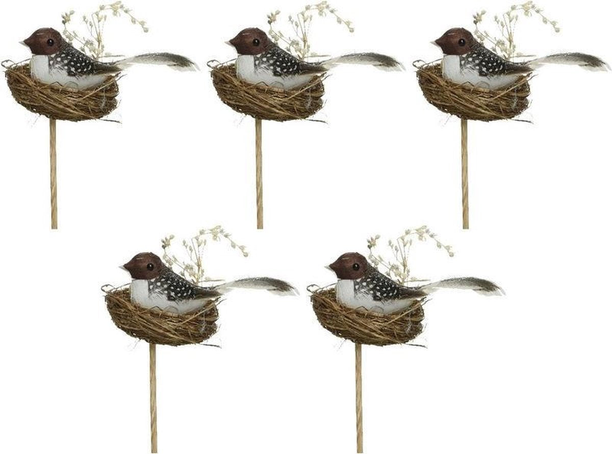 5x Donkerbruin/witte stippen Paasvogeltjes in nest met eitje 7 cm op steker - Pasen feestdecoratie/versiering - Dierenbeelden