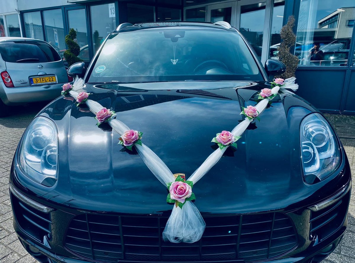 Autodeco.nl - BELEN Auto Versiering Bruiloft - Trouwauto Decoratie - Autodecoratie - Rozen & Tule - Motorkap Versiering - Autobloemstuk Bruiloft - Bloemen op de Auto - Bloemen op de Motorkap - Tule Lint met 9 Rozen - Autolinten met Rozen
