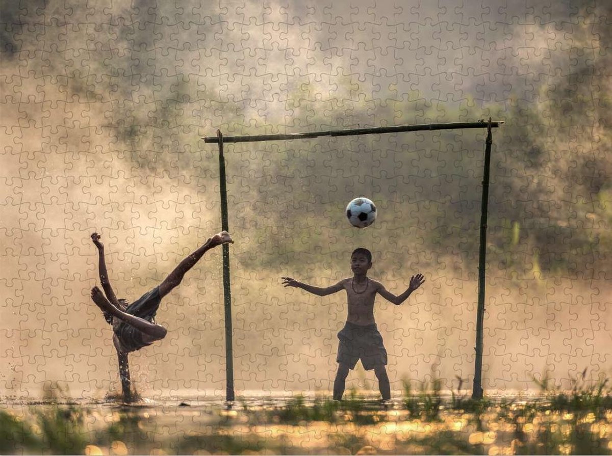 Voetballende Kinderen in Thailand - Lastige Puzzel 500 Stukjes | Azië - Kinderen - Voetbal