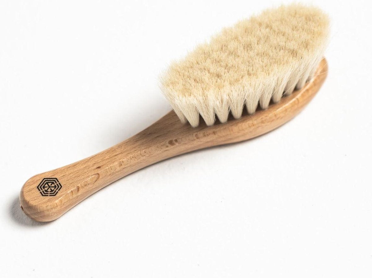 Nested | Ultrasoft Brush for Baby | Natuurlijke babyborstel | Eerste haartjes Borstel | Babyverzorging | Beukenhout  | Geitenhaar