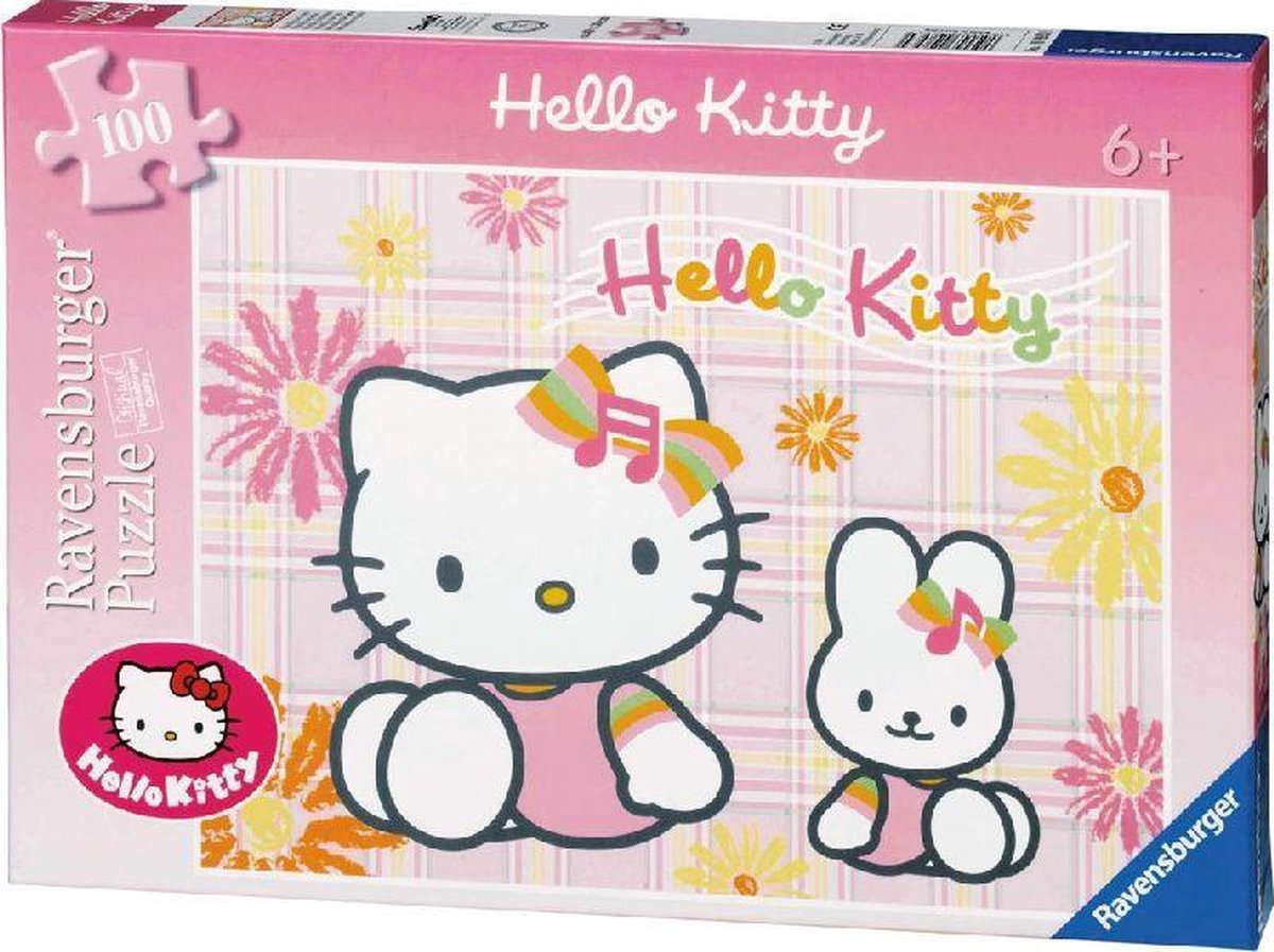 Hello Kitty In De Tuin