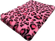 2 Stuks - Vetbed - Dierenmat - Dierenkleed - Benchmat - Puppykleed - Luipaard Fuchsia - Latex Anti Slip 75 x 50 cm - Machine wasbaar