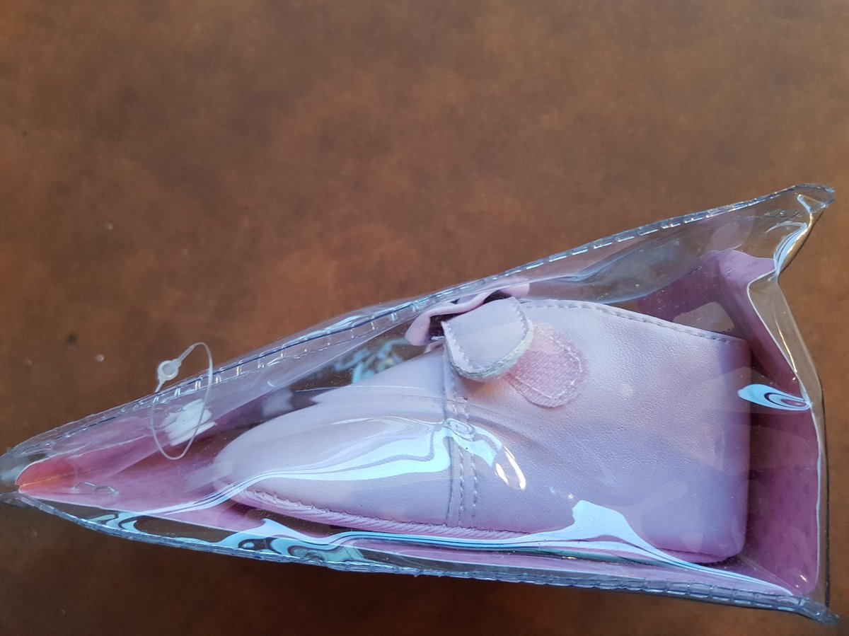 Babyschoentjes met klittenband in een oud roze kleur