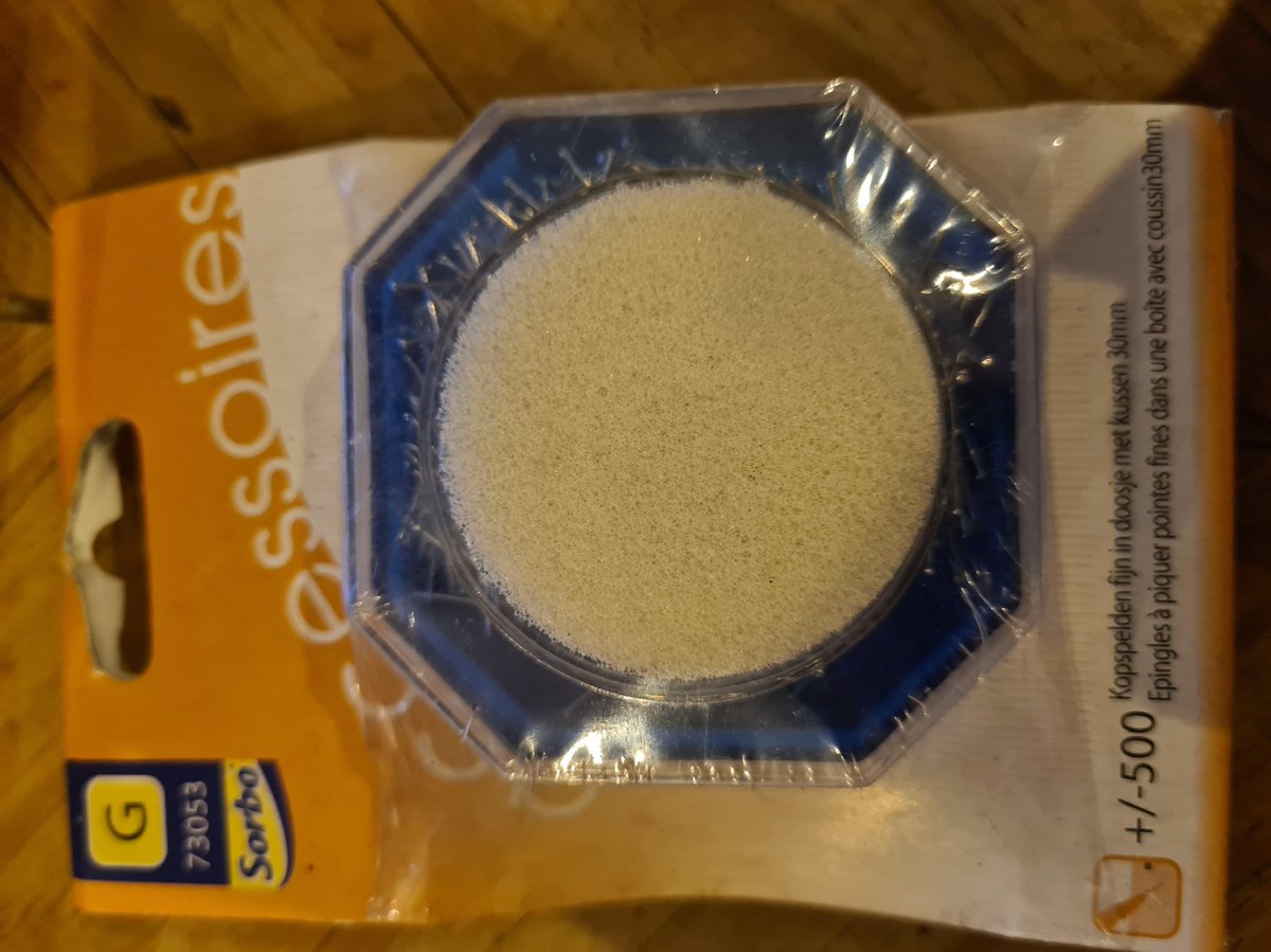 +/- 500 kopspelden fijn in doosje met kussen 30mm