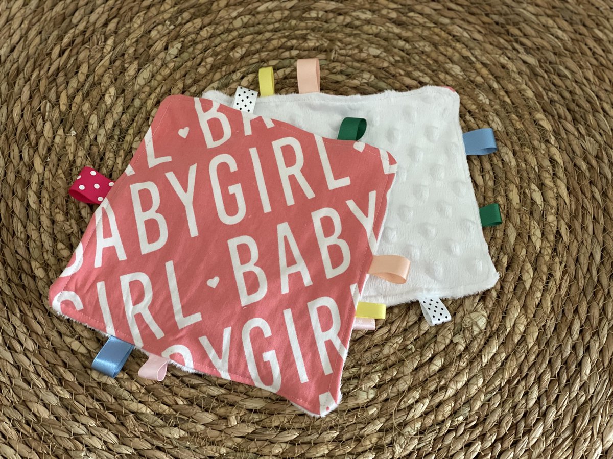 Knisperdoekje babygirl - meisje - girl - labeldoekje - kraamkado - babyspeelgoed