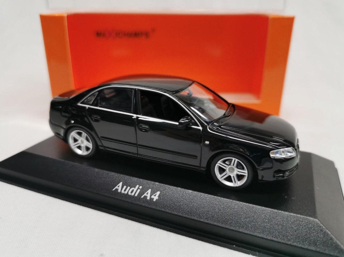 Audi A4 Limousine 2004 Zwart 1-43 Maxichamps