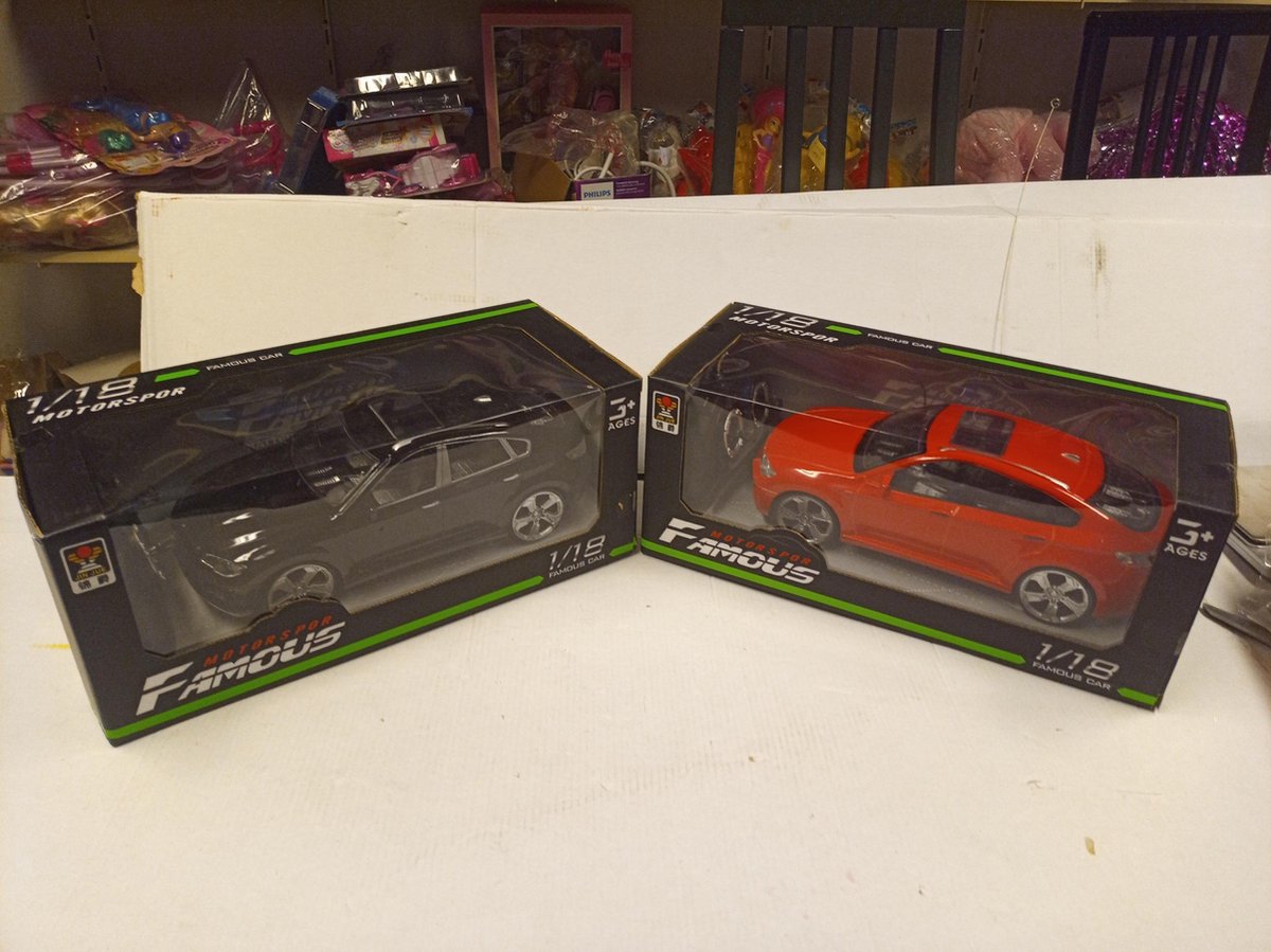 RC AUTO - op afstandbestuurbare conceptcar mer rood - 27 mhz schaal 1:18
