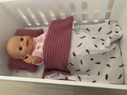 Poppendeken en kussen - roze met veertjes - poppenbeddengoed