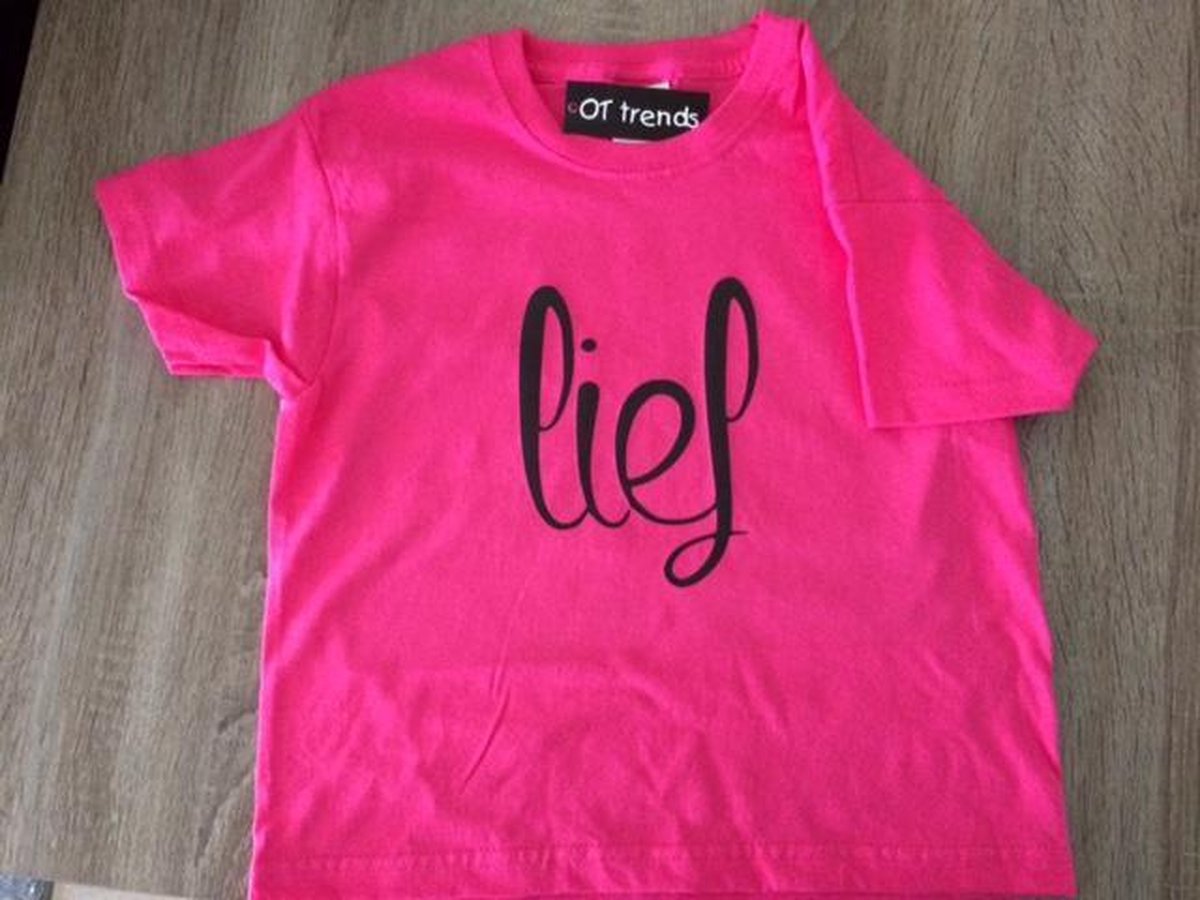 Meisjes shirt met opdruk ''lief''