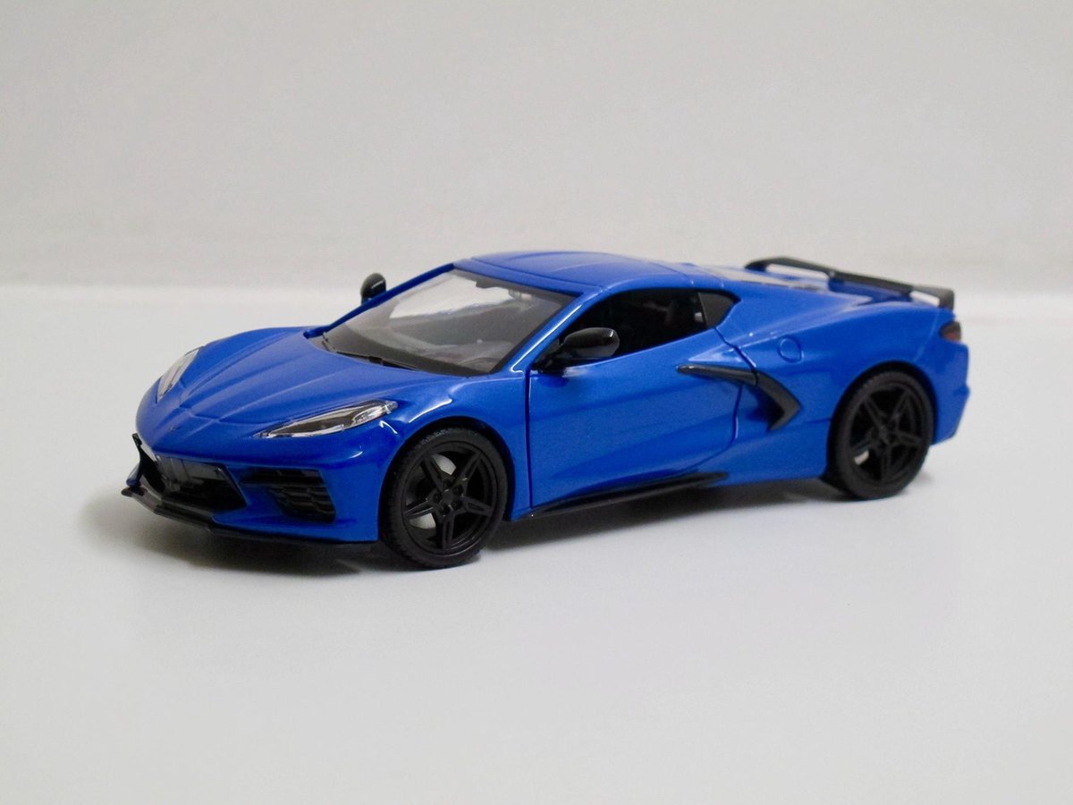 Motor Max 1/24 Corvette Stingray C8 - 2020