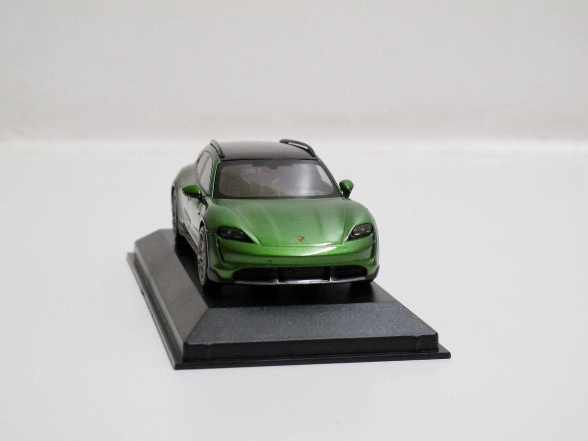 Minichamps 1/43 Porsche Taycan Turbo S Cross Turismo