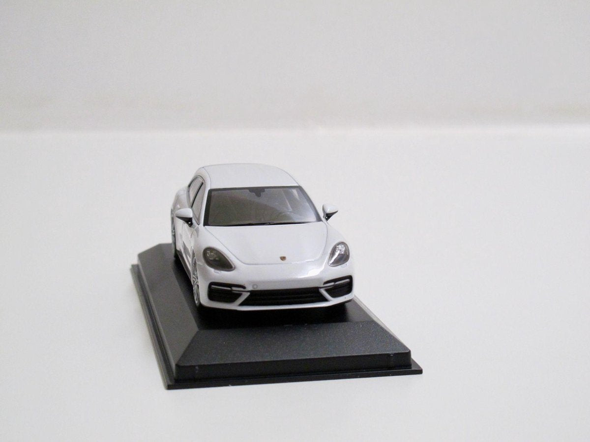 Herpa 1/43 Porsche Panamera Sport Turismo Turbo S E-Hybrid