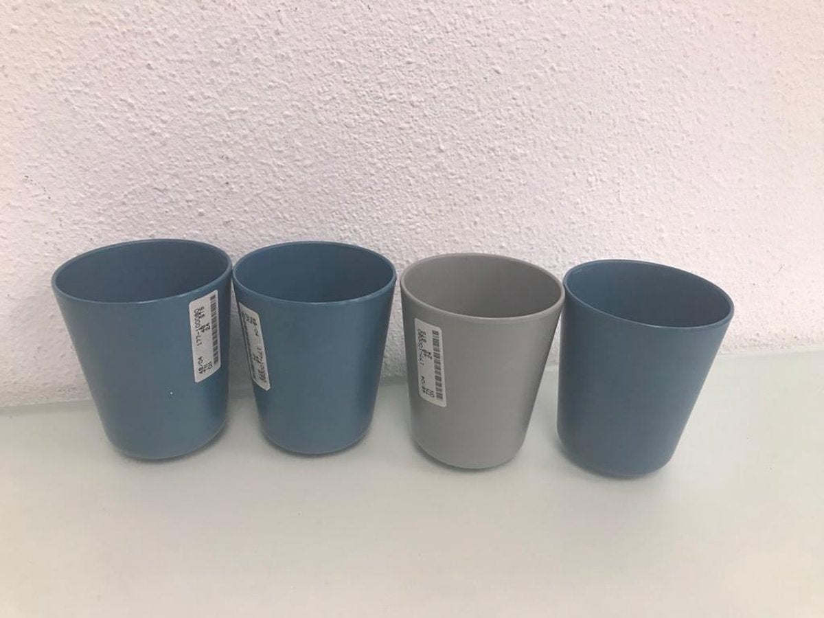 Drinkbekers - vier stuks - 11cm hoog - drie blauwe en een grijze