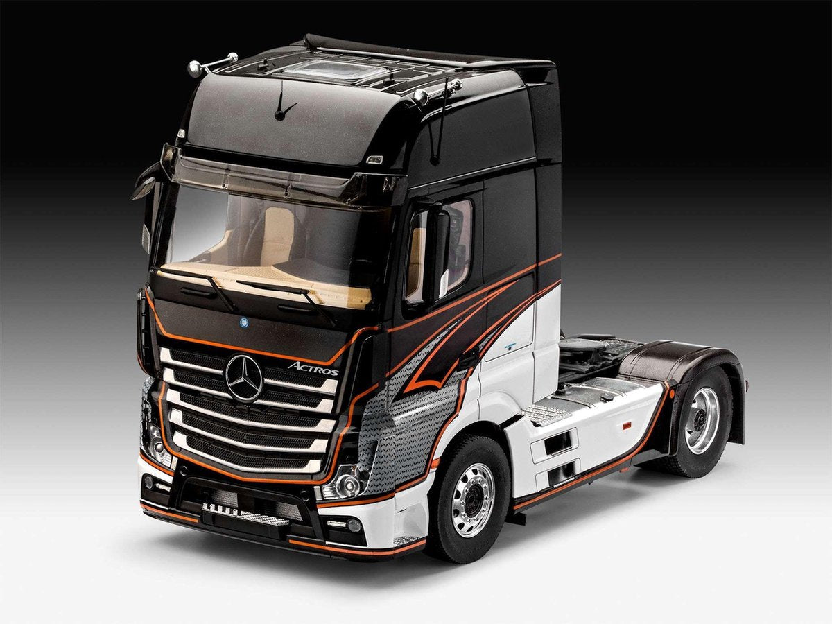 Mercedes Benz Actros MP4 Revell schaal 124