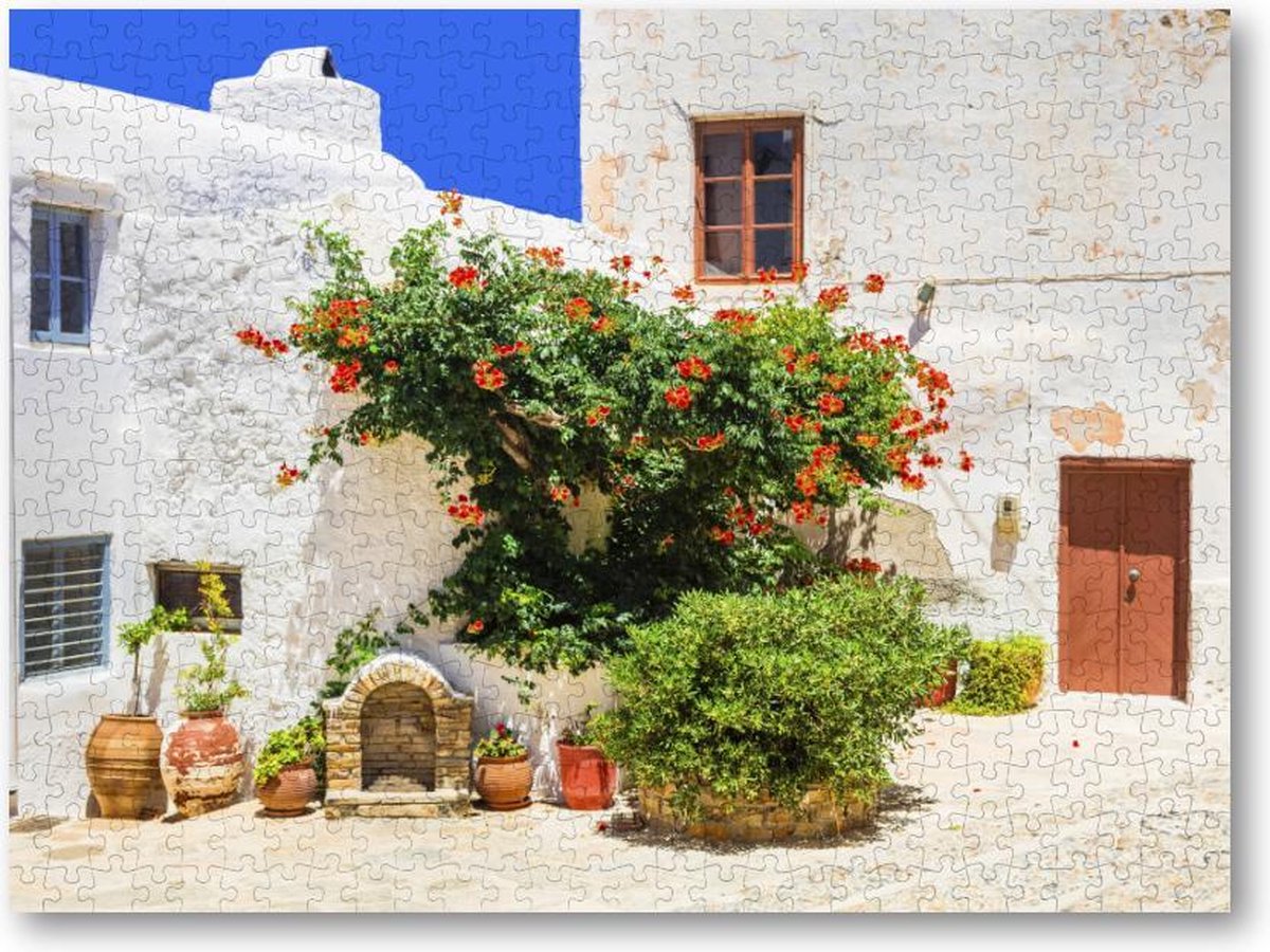 Charmante bloemenstraten van de oude stad op het eiland Naxos