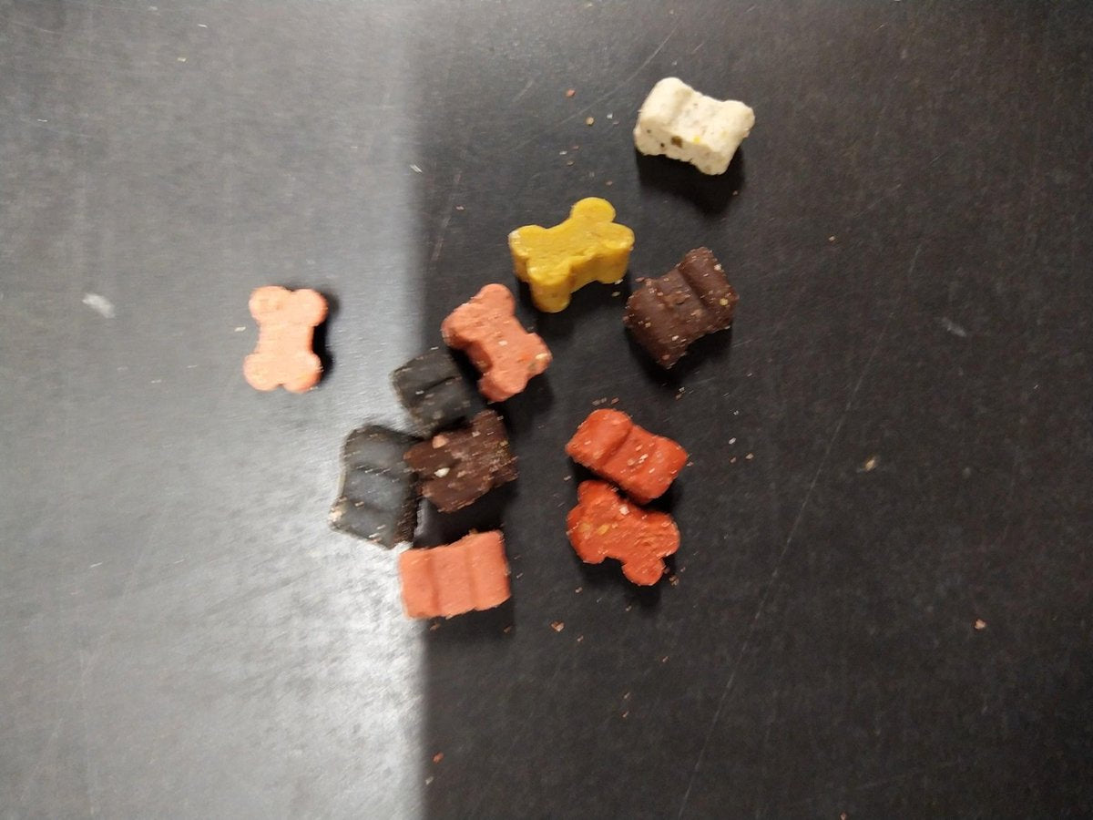 Iniminies trainings snoepjes Minibones - Zachte snoepjes - Hondensnoepjes - Traktatie voor puppy 140gr x 10 in potjes van de snackmeester