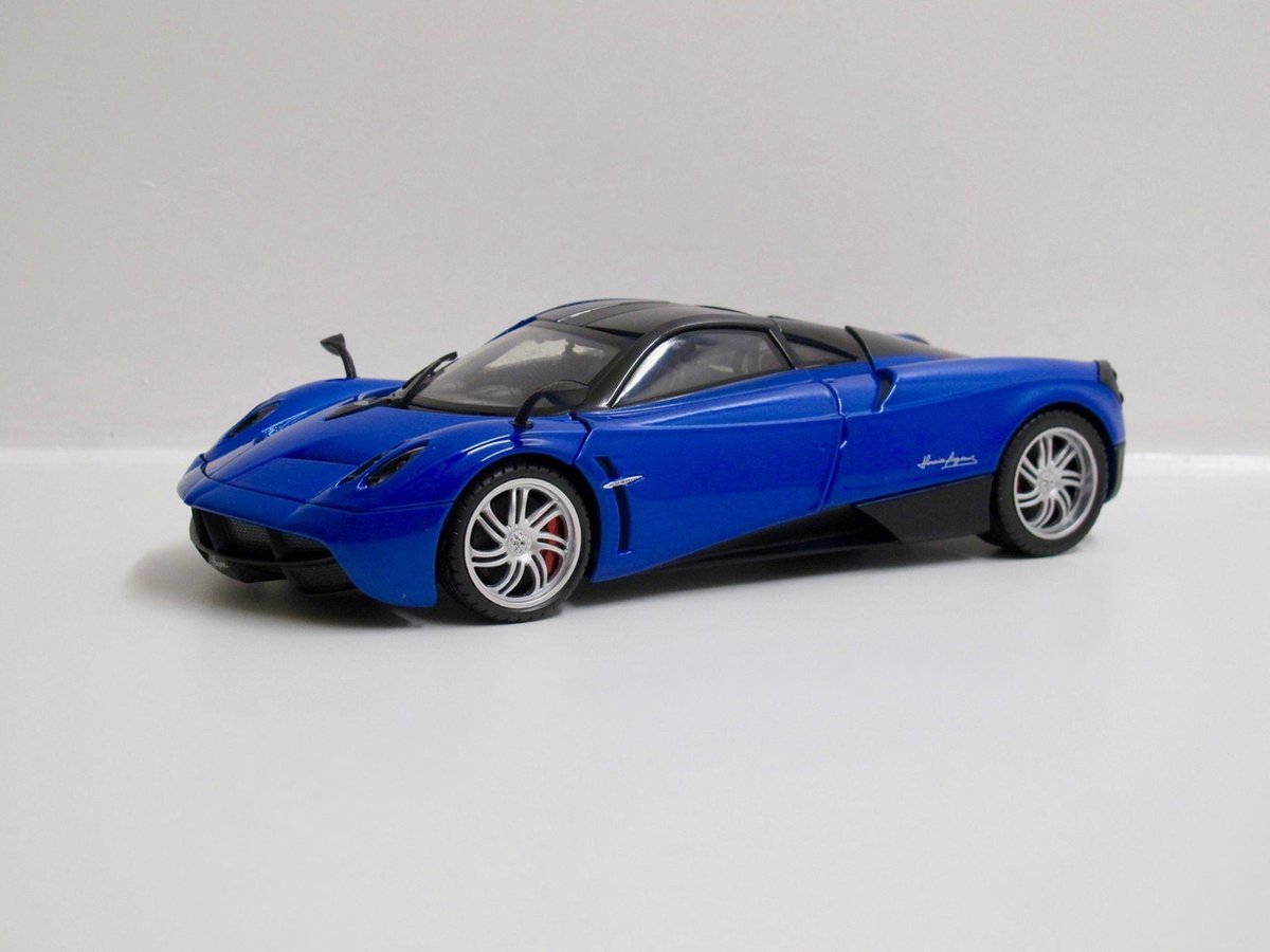 Pagani Huayra - 1:18 - Motor Max