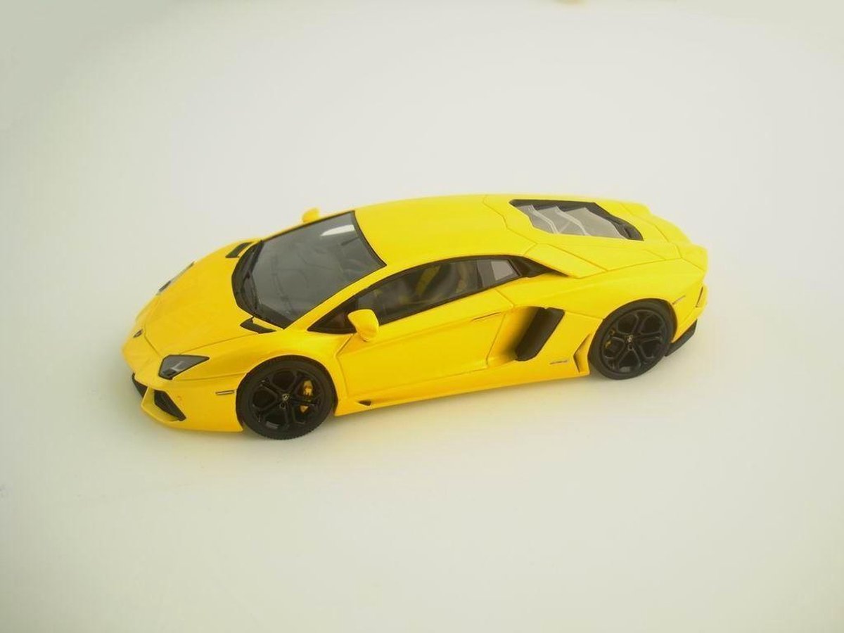 Lamborghini Aventador LP700-4 Yellow 2011
