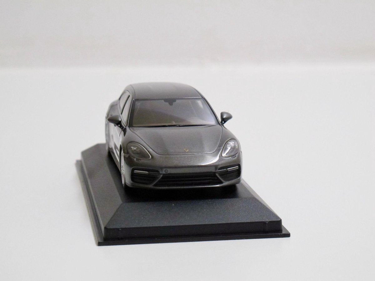 Herpa 1/43 Porsche Panamera Sport Turismo Turbo