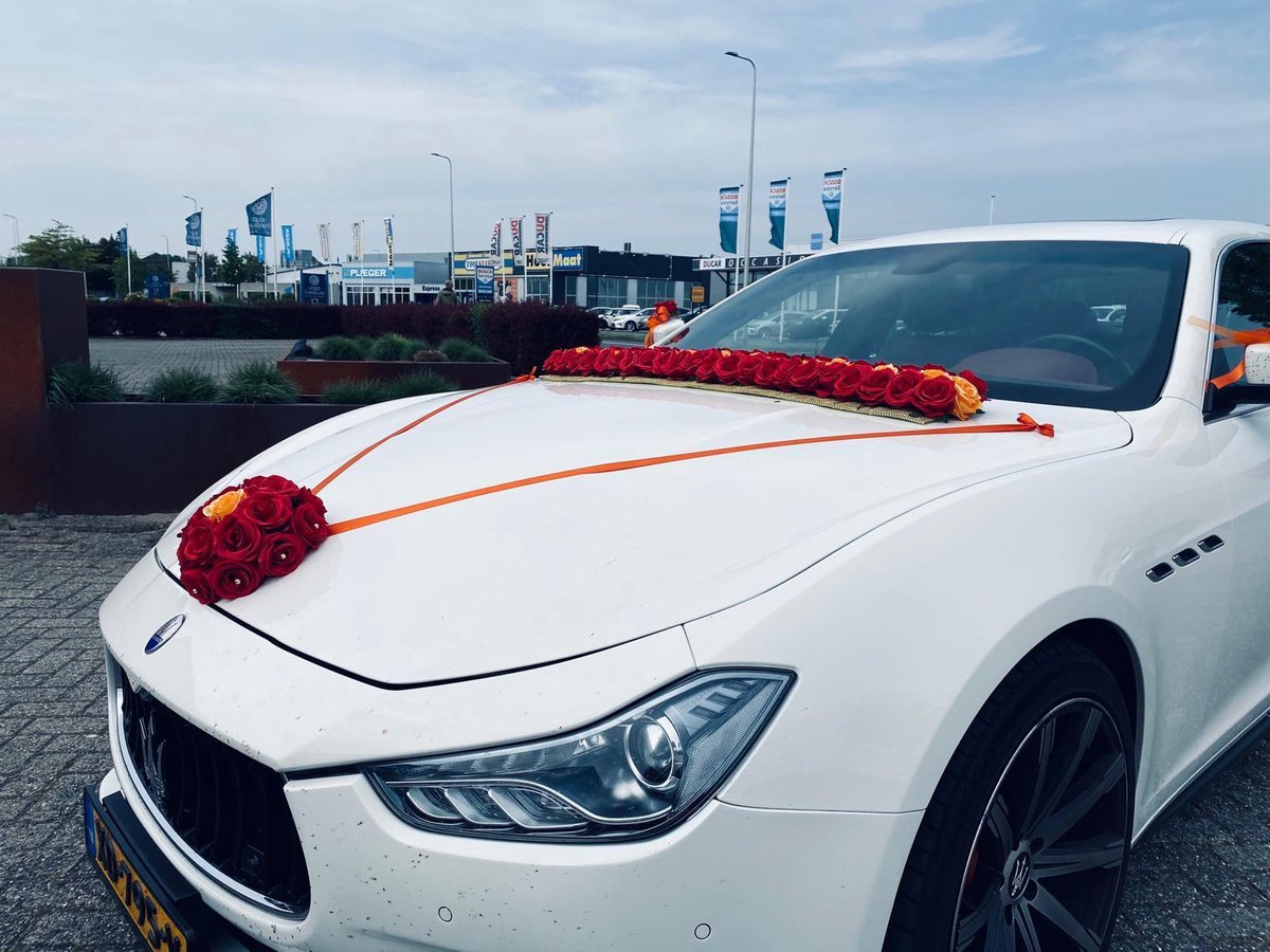 JULIETA Trouwauto Versiering  Bruiloft Autodecoratie Huwelijk - Bloemen op de Motorkap - Bloemstuk op de Auto
