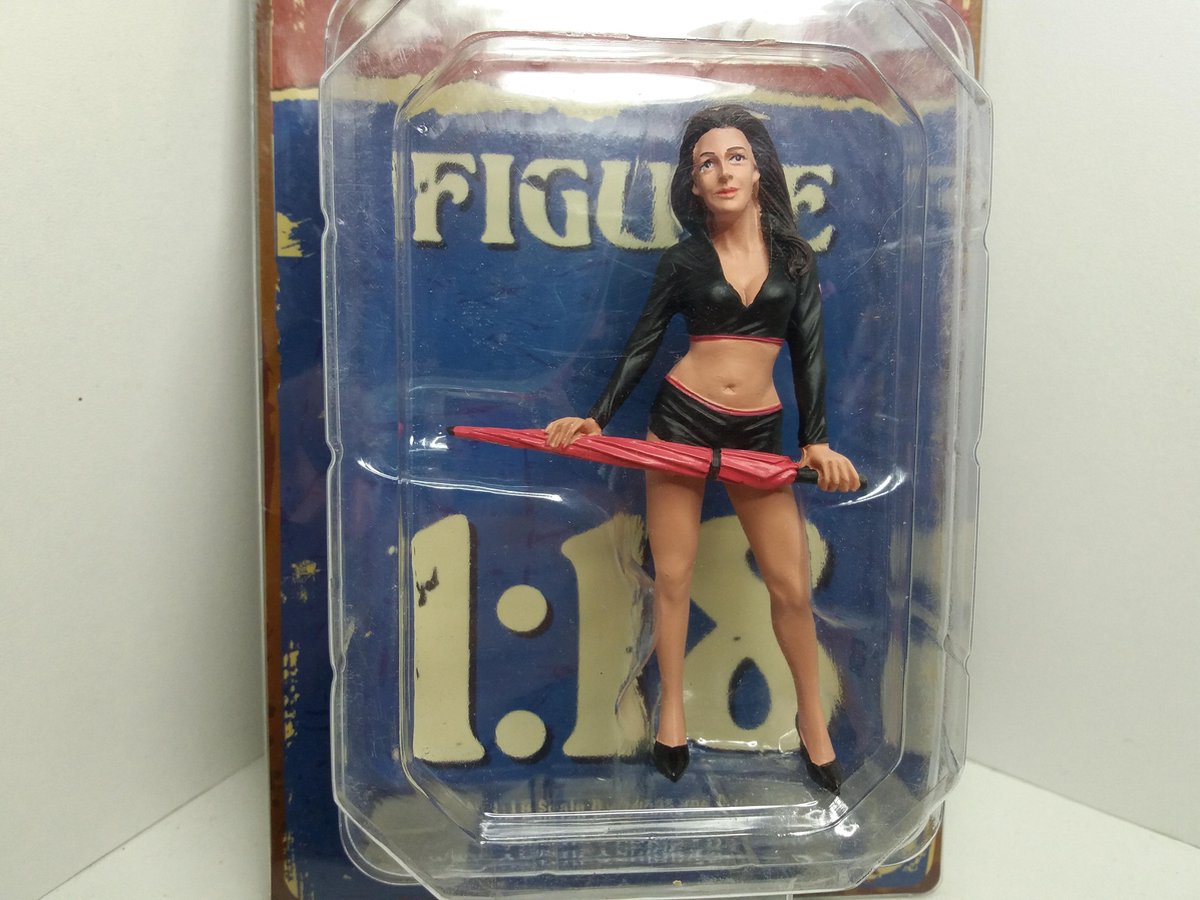 Umbrella Girl I 1:18