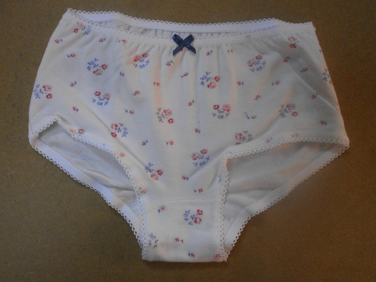 boxershort meisje 6 jaar 114  wit bloempje 