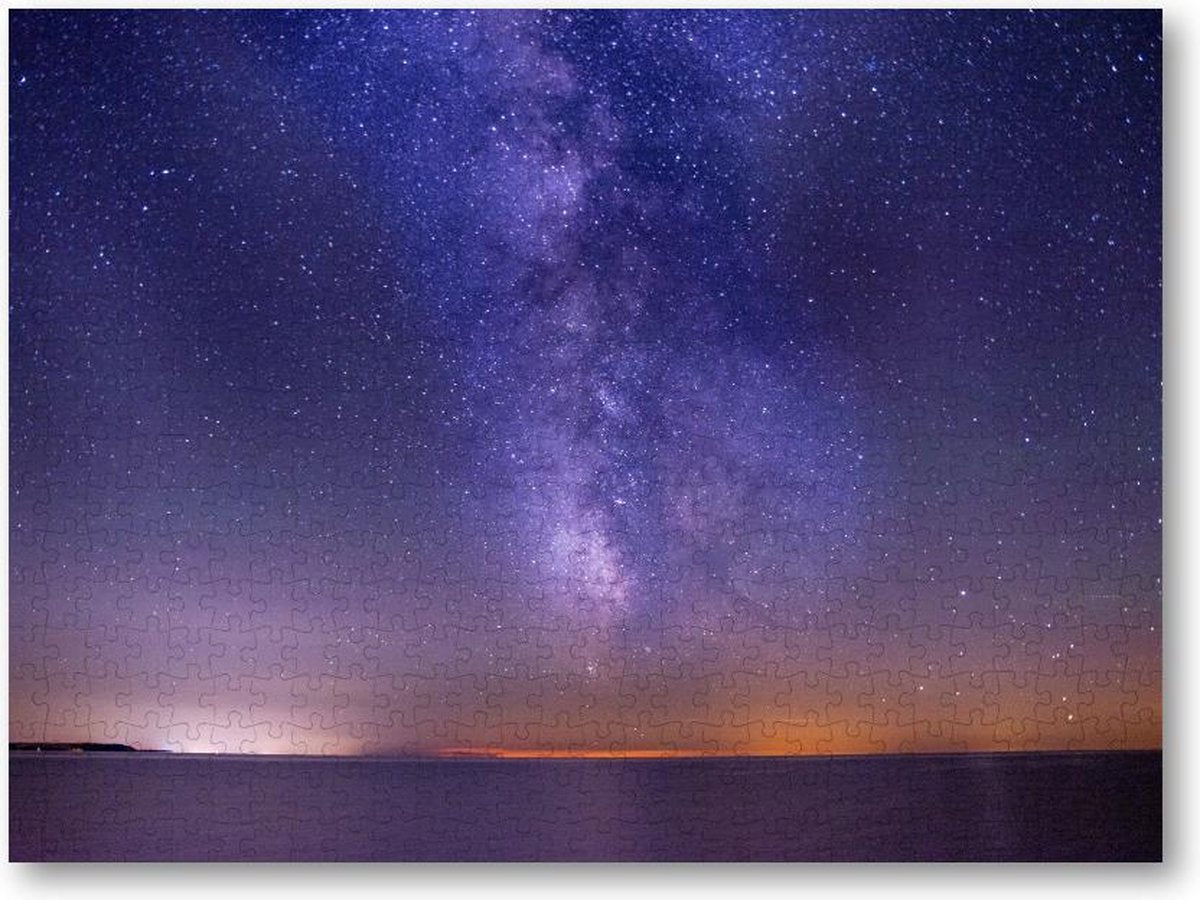 Adembenemende foto van de zee onder een donker paarse sterrenhemel - 500 Stukjes puzzel voor volwassenen - Besteposter - Sterren