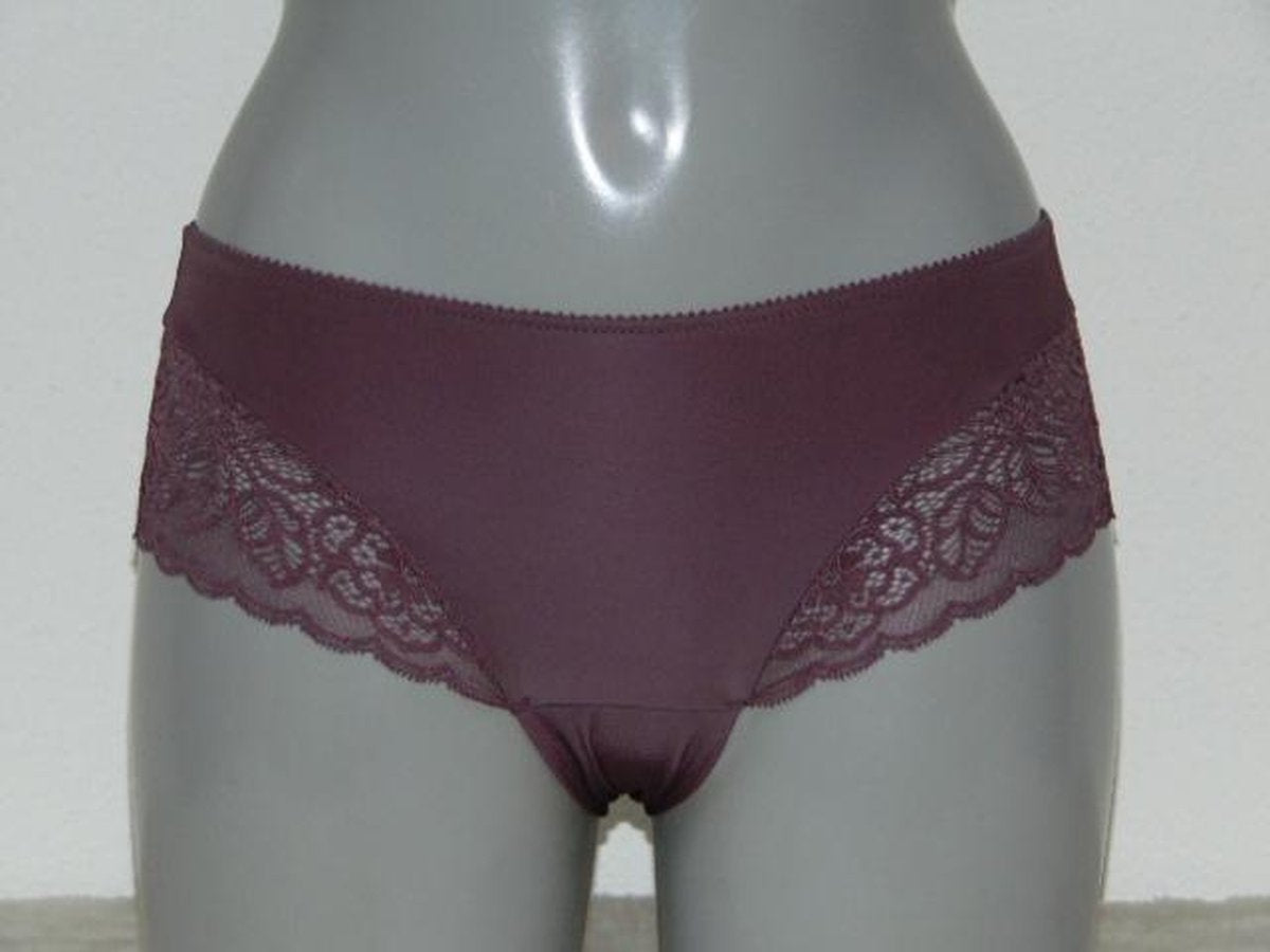 Triumph Amourette Aubergine - Short Maat: 40