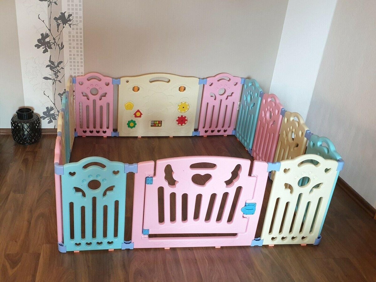 Speelbox - babybox -Speelpen-Boxen - Kinderbox-Ballenbak - Grondbox - Kruipbox - voor Peuter en kind - Afscherming - met zuignappen - 150 x 150 cm - 12 hekjes - 1 poort met slot - 1 speelmuur