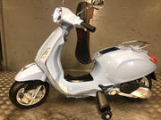 Elektrische kinder Vespa Primavera 12 volt elektrische kinderscooter met muziek