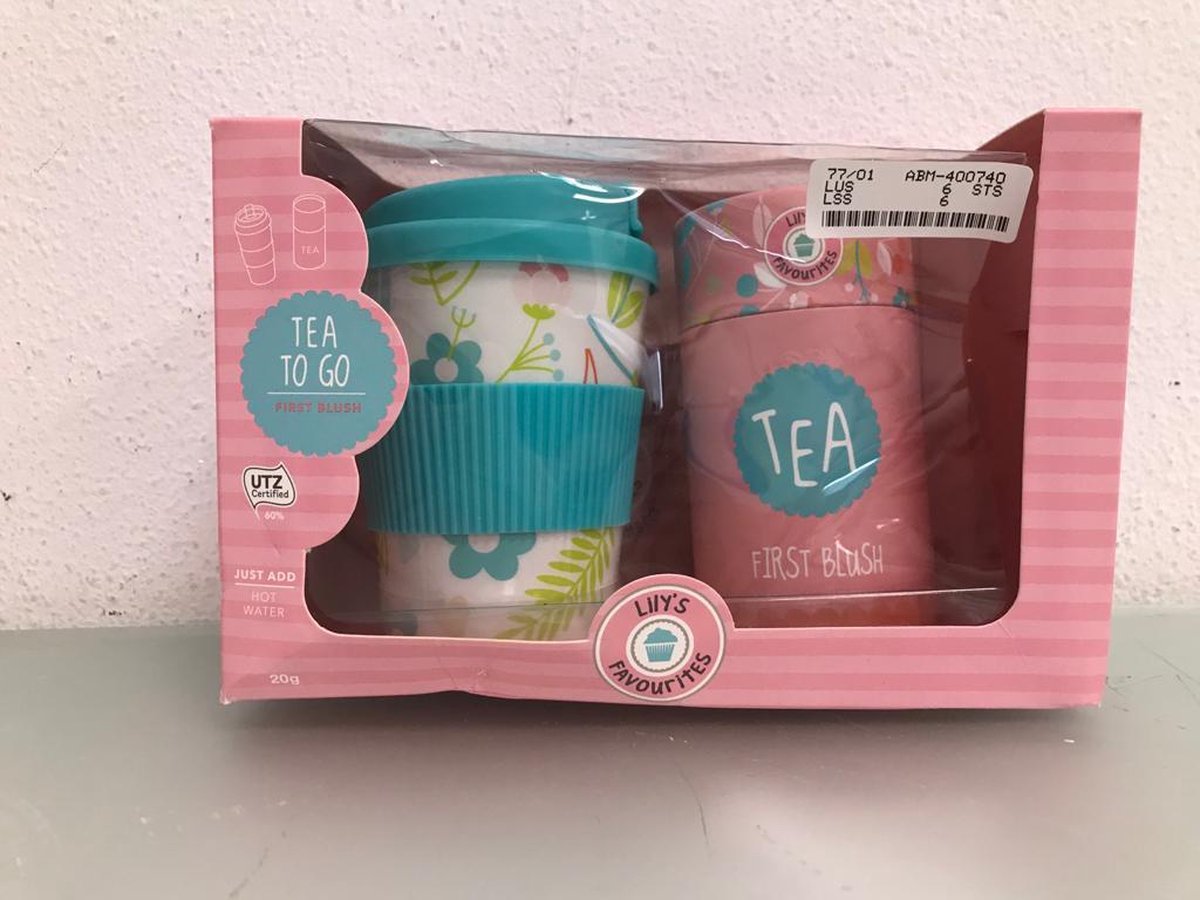 Tea-To-Go - een drinkbeker en een pakje met thee erin - om thee te maken terwijl je onderweg bent