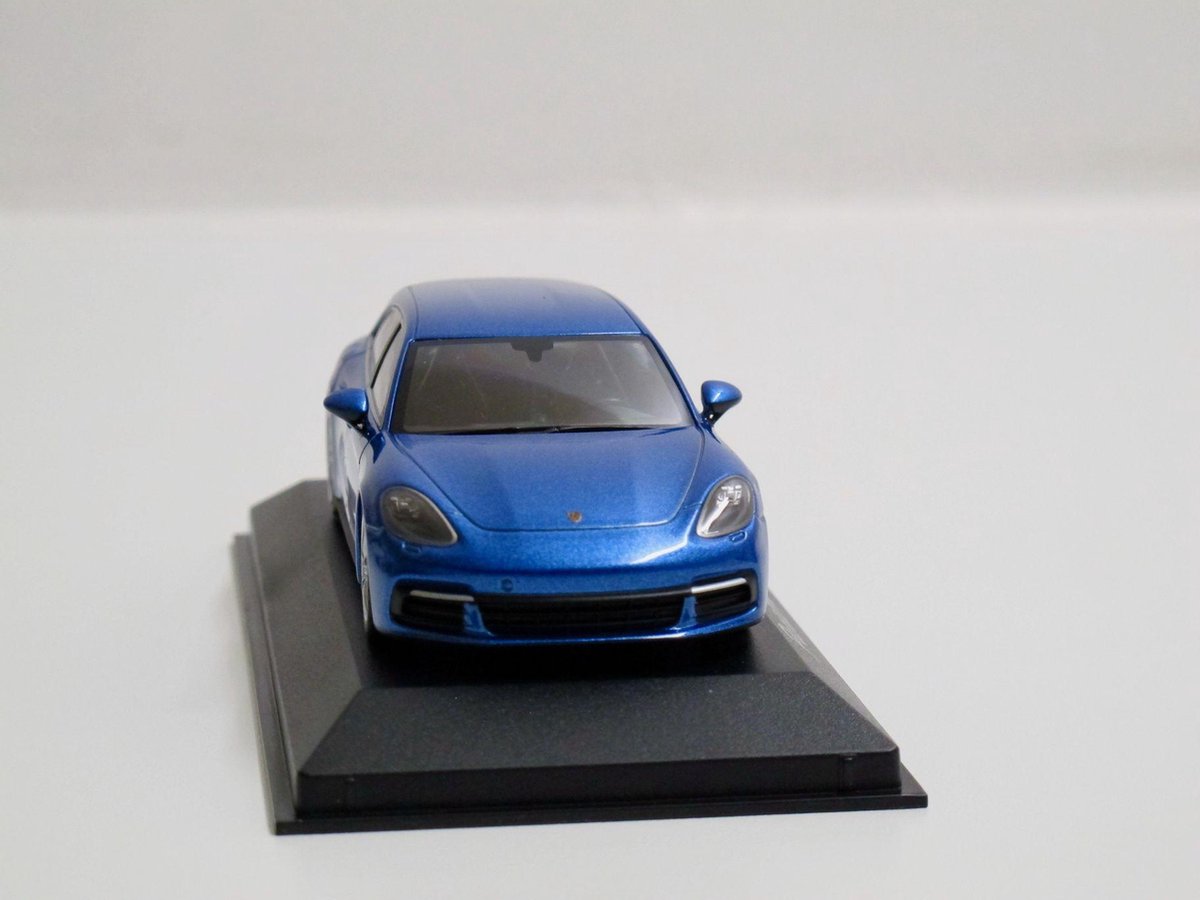 Herpa 1/43 Porsche Panamera Sport Turismo 4S diesel