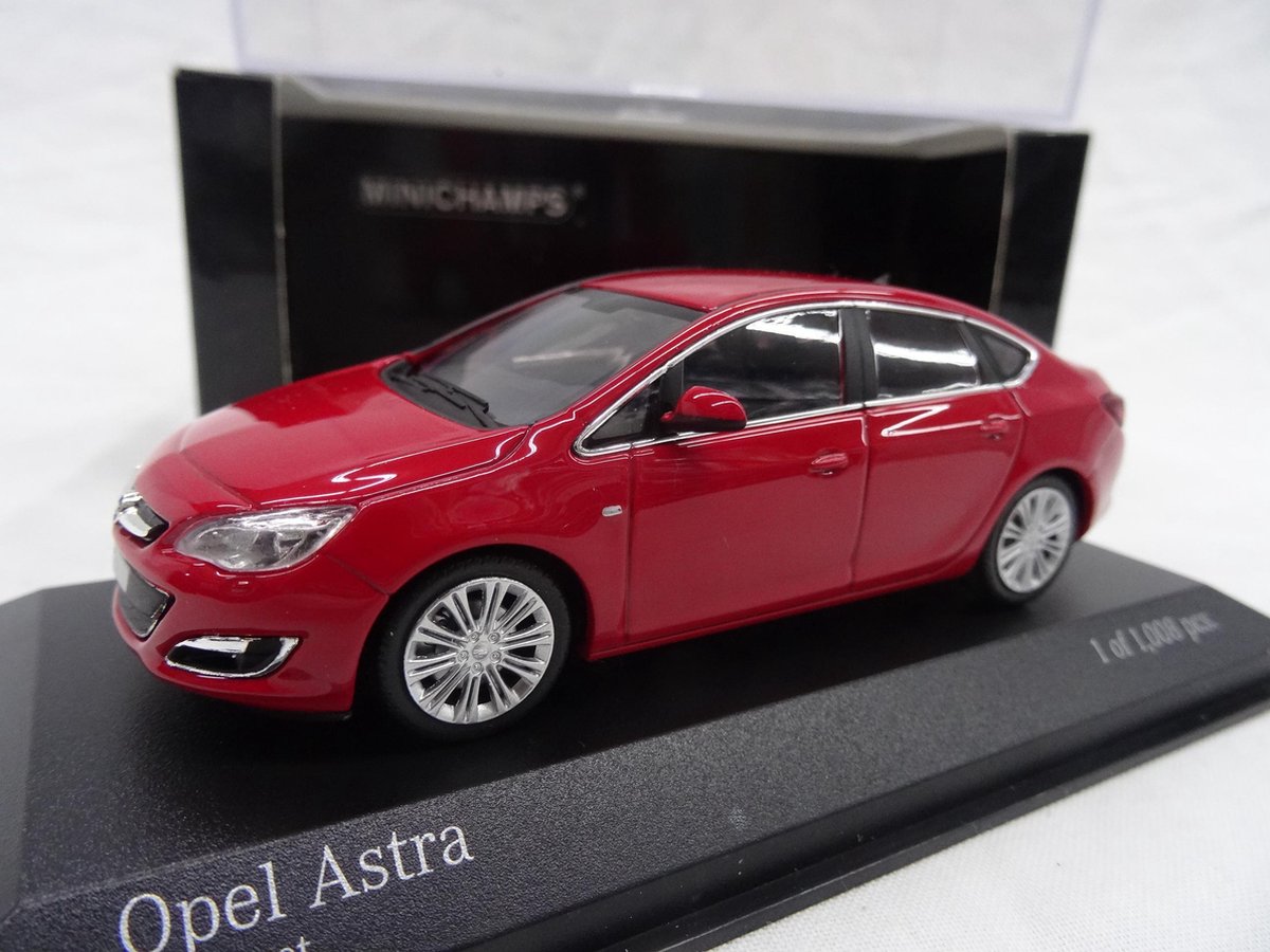 Opel Astra 2012 - 1:43 - Minichamps