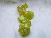 Polyset Dice | Dobbelstenen - Set Van 7 Stuks - Geel Marmer Parelmoer Wit | Voor D&D en Andere Rollenspellen | Plastic Dobbelstenen Set voor Dungeons and Dragons | Polyhedral Dice Set