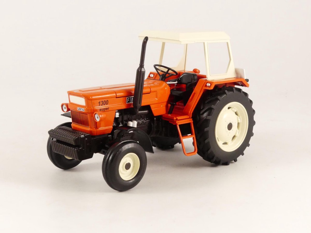 Fiat 1300 Super 2WD modeltrekker