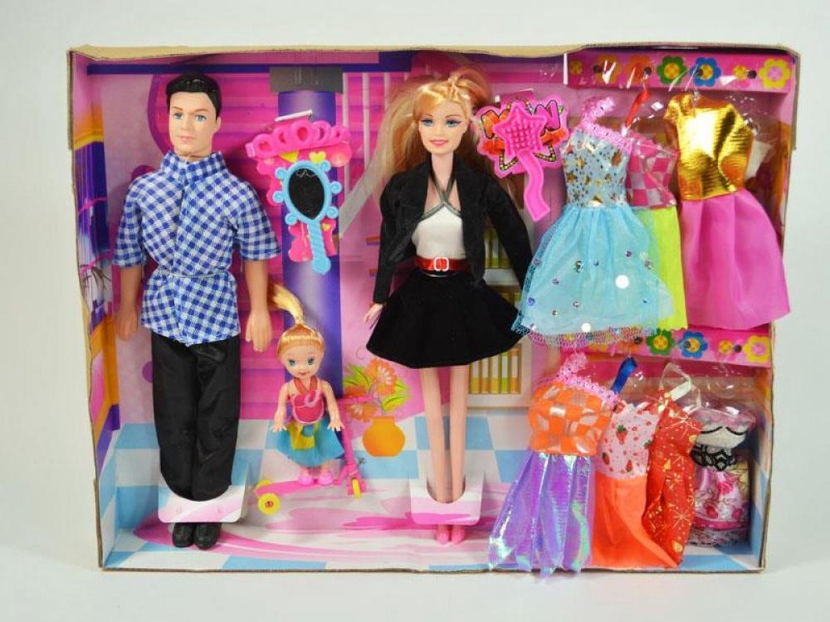Modepop Sabrina met diverse kleding en schoenen