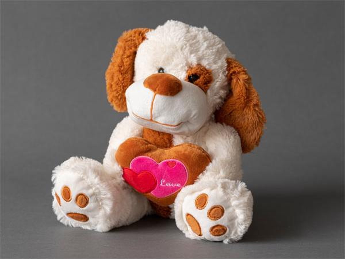 L28 - Knuffelhond - creme met hart 25CM