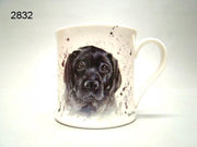 Mok hond zwarte labrador