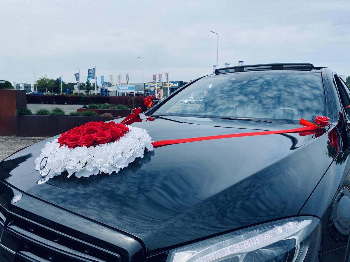 MARINA Autoversiering - Trouwauto Decoratie - Luxury Wedding - Autobloemstuk Bruiloft - Bloemen op de Motorkap - Autoboeket Huwelijk Decoratie www.autodeco.nl