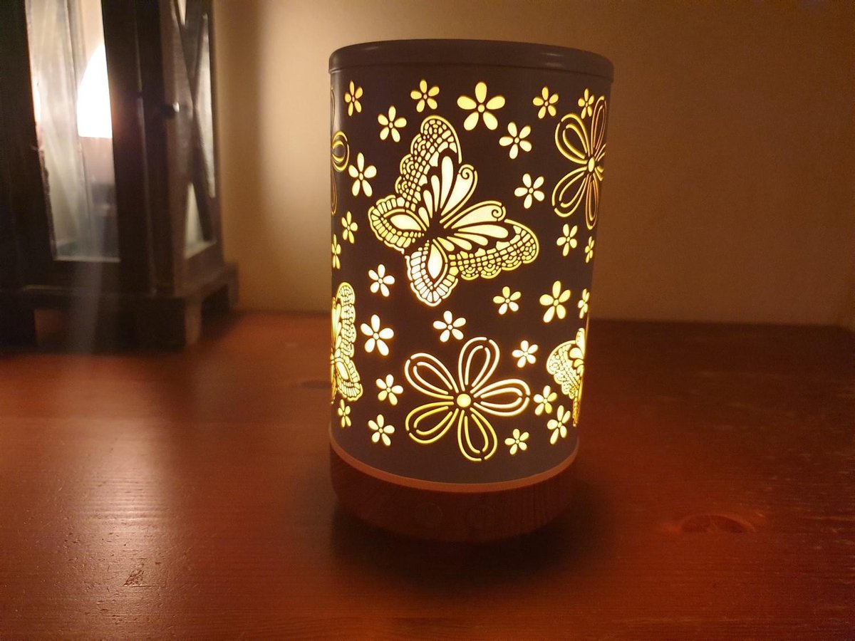 Aroma Diffuser - Diffuser - aromatherapie - Verneverlaar - Lucht bevochtiger - olie verdamper - Vlinders wit vlammen verlichting
